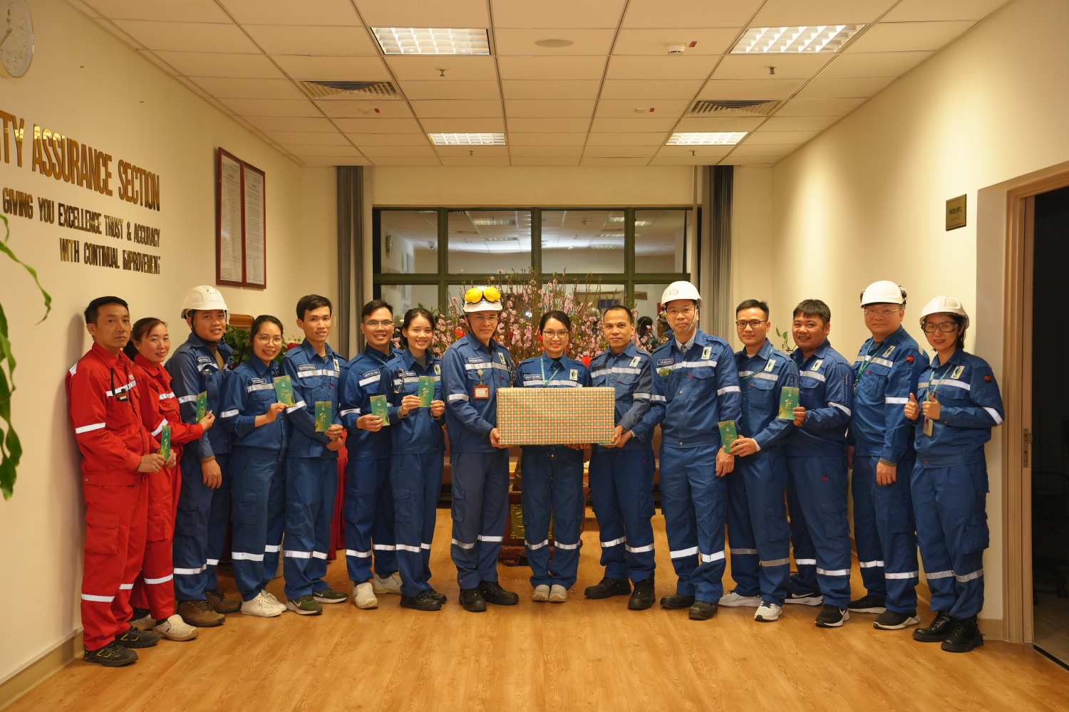 Lãnh đạo NSRP thăm hỏi, động viên, chúc Tết người lao động làm việc xuyên Tết