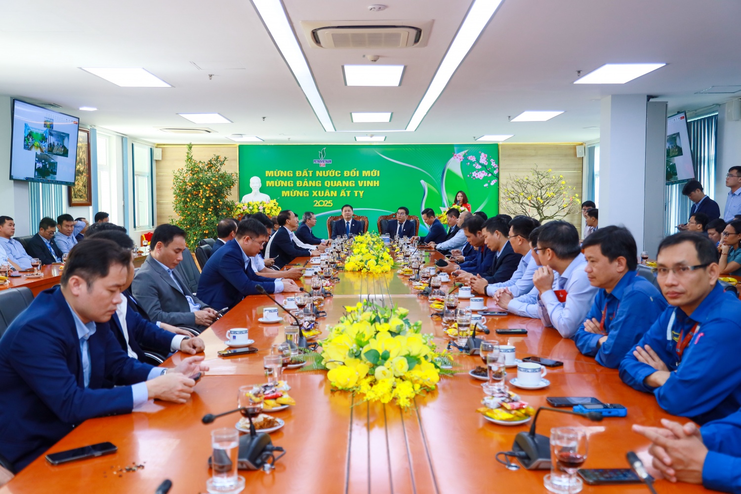 1. Lễ kỷ niệm 95 năm ngày thành lập Đảng Cộng sản Việt Nam và gặp mặt đầu năm mới tại NMLD Dung Quất. 1. Lễ kỷ niệm 95 năm ngày thành lập Đảng Cộng sản Việt Nam và gặp mặt đầu năm mới tại NMLD Dung Quất.