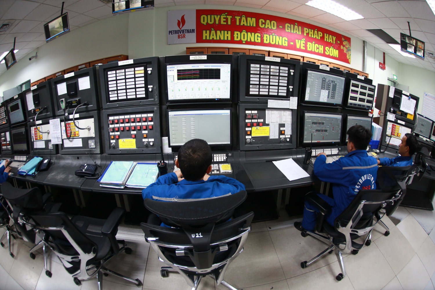 Nhìn lại chặng đường 16 năm ngày xuất bán dòng sản phẩm thương mại đầu tiên của NMLD Dung Quất