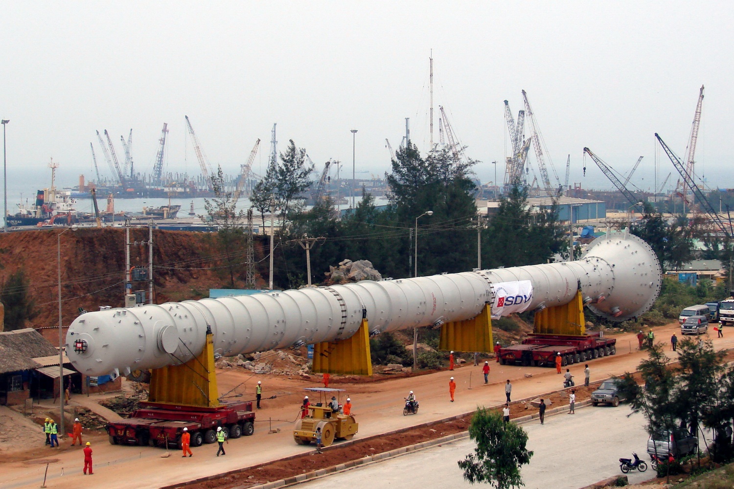 Nhìn lại chặng đường 16 năm ngày xuất bán dòng sản phẩm thương mại đầu tiên của NMLD Dung Quất Nhìn lại chặng đường 16 năm ngày xuất bán dòng sản phẩm thương mại đầu tiên của NMLD Dung Quất
