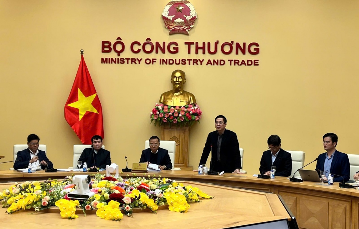 Chủ tịch UBND tỉnh Quảng Ngãi Nguyễn Hoàng Giang phát biểu tại buổi làm việc với Bộ Công Thương. Ảnh: Cổng Thông tin  Điện tử tỉnh Quảng Ngãi.