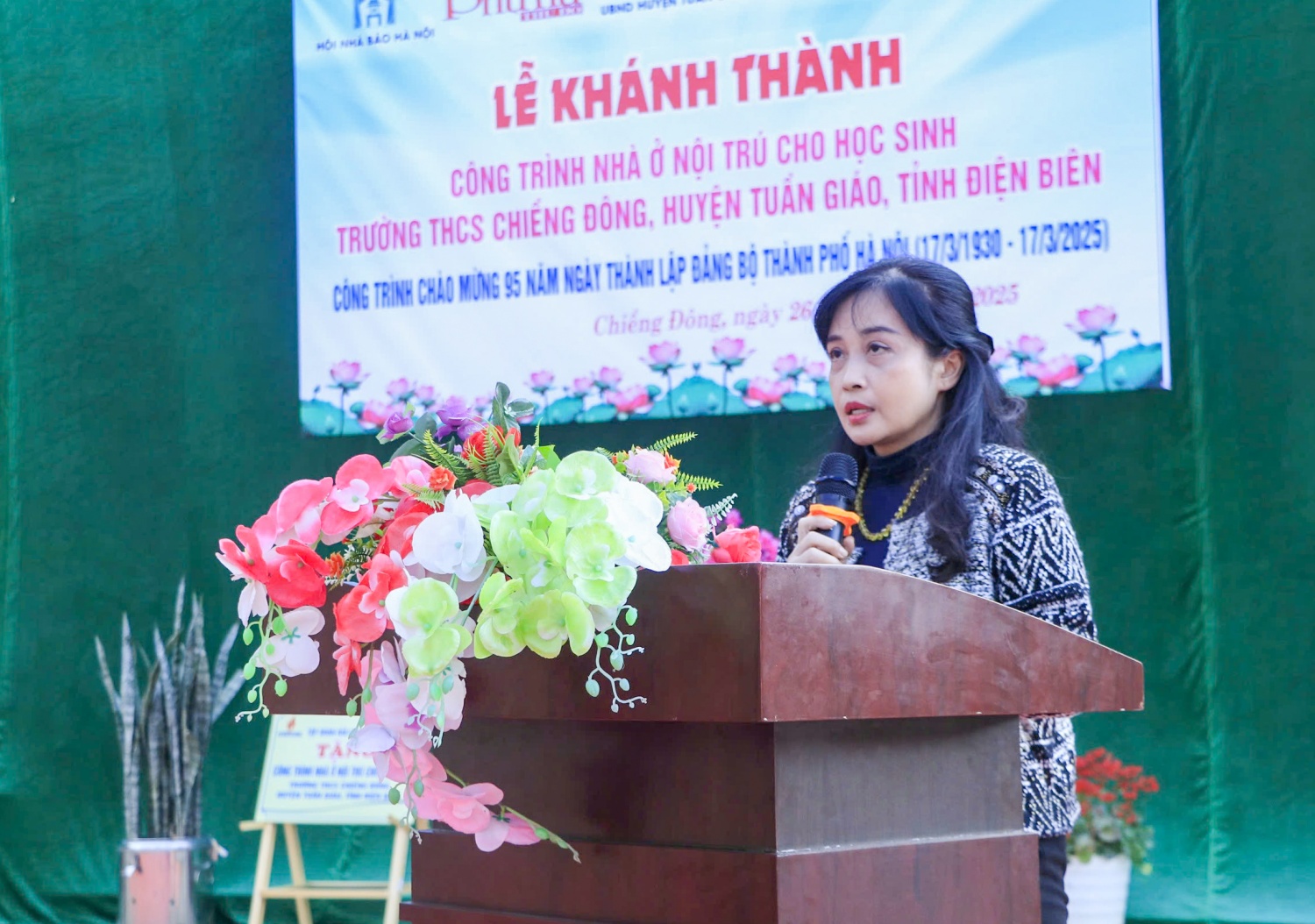 Khánh thành công trình nhà ở nội trú Trường THCS Chiềng Đông (Điện Biên) do Petrovietnam tài trợ Khánh thành công trình nhà ở nội trú Trường THCS Chiềng Đông (Điện Biên) do Petrovietnam tài trợ