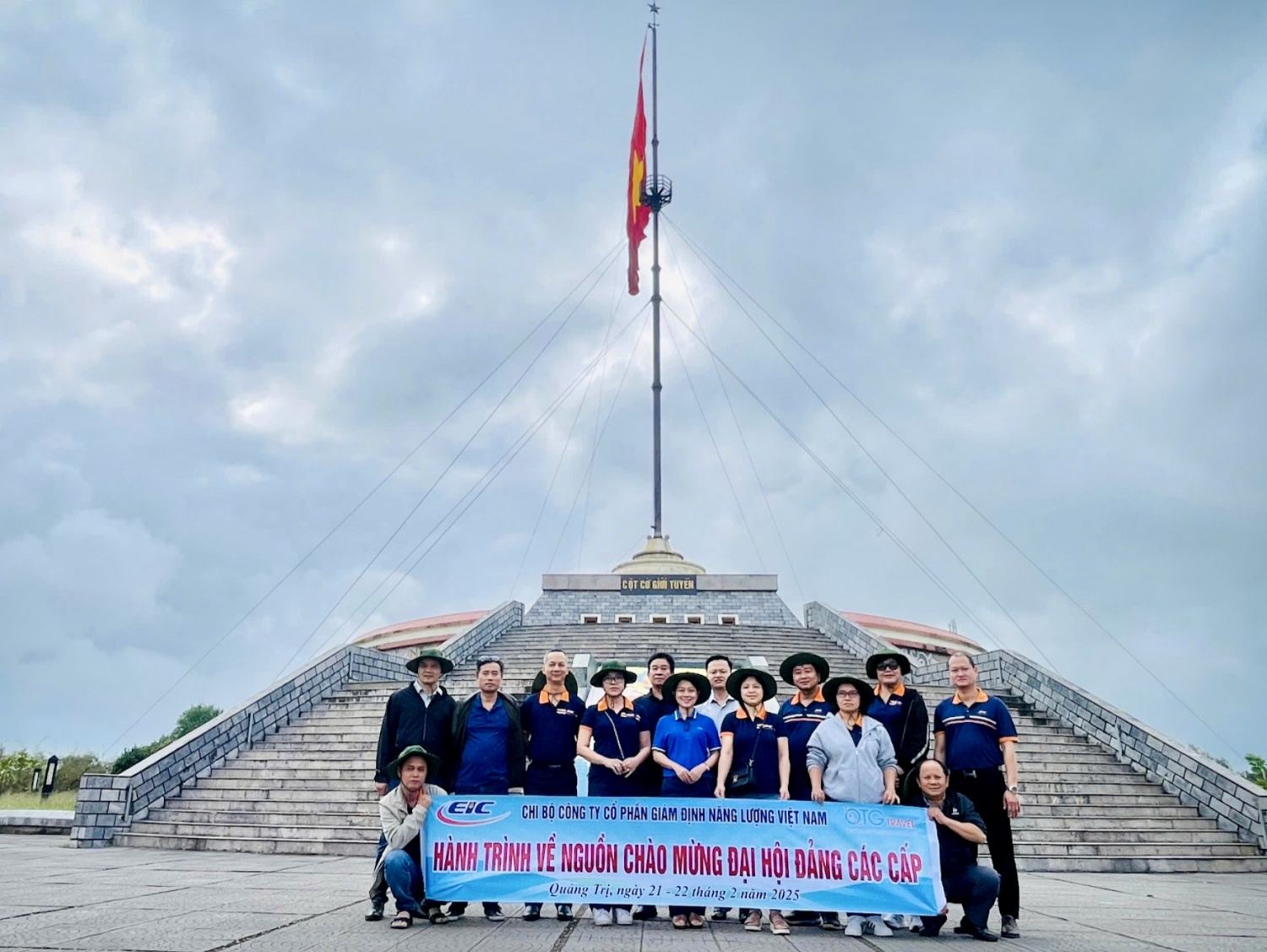 Chi bộ EIC: Lễ kết nạp đảng viên mới đầy ý nghĩa tại Nghĩa trang liệt sĩ Quốc gia Trường Sơn