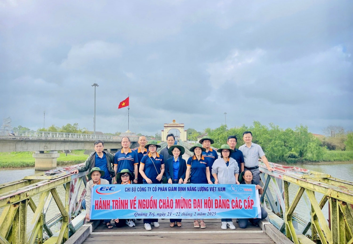 Chi bộ EIC: Lễ kết nạp đảng viên mới đầy ý nghĩa tại Nghĩa trang liệt sĩ Quốc gia Trường Sơn