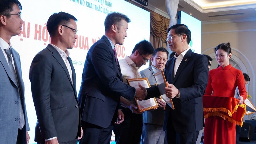 PVEP giai đoạn 2025-2030: Tiến độ là tiên quyết – Chất lượng là nền tảng – Hiệu quả là cốt lõi “Tiến độ là tiên quyết - Chất lượng là nền tảng - Hiệu quả là cốt lõi - Để PVEP tăng trưởng, phát triển trở thành tổ chức tin cậy”
