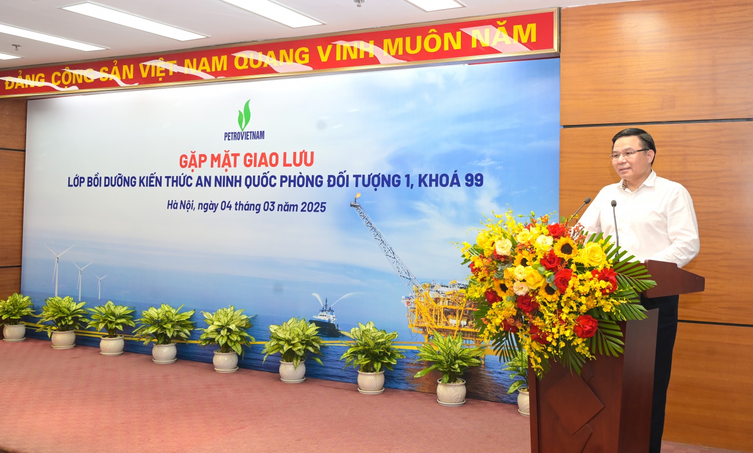 Đoàn cán bộ Học viện Quốc phòng nghiên cứu thực tế tại Petrovietnam