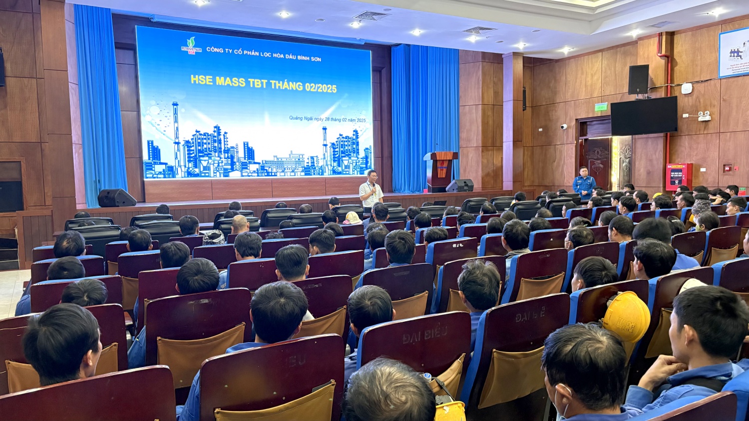 Toàn cảnh buổi nói chuyện chuyên đề “Văn hóa an toàn: Tuân thủ quy trình nghiệp vụ, thực thi kỷ luật và làm đúng ngay từ đầu”.