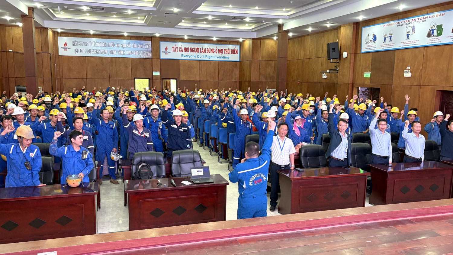 Người lao động thể hiện sự quyết tâm, đồng lòng tuân thủ Văn hóa An toàn