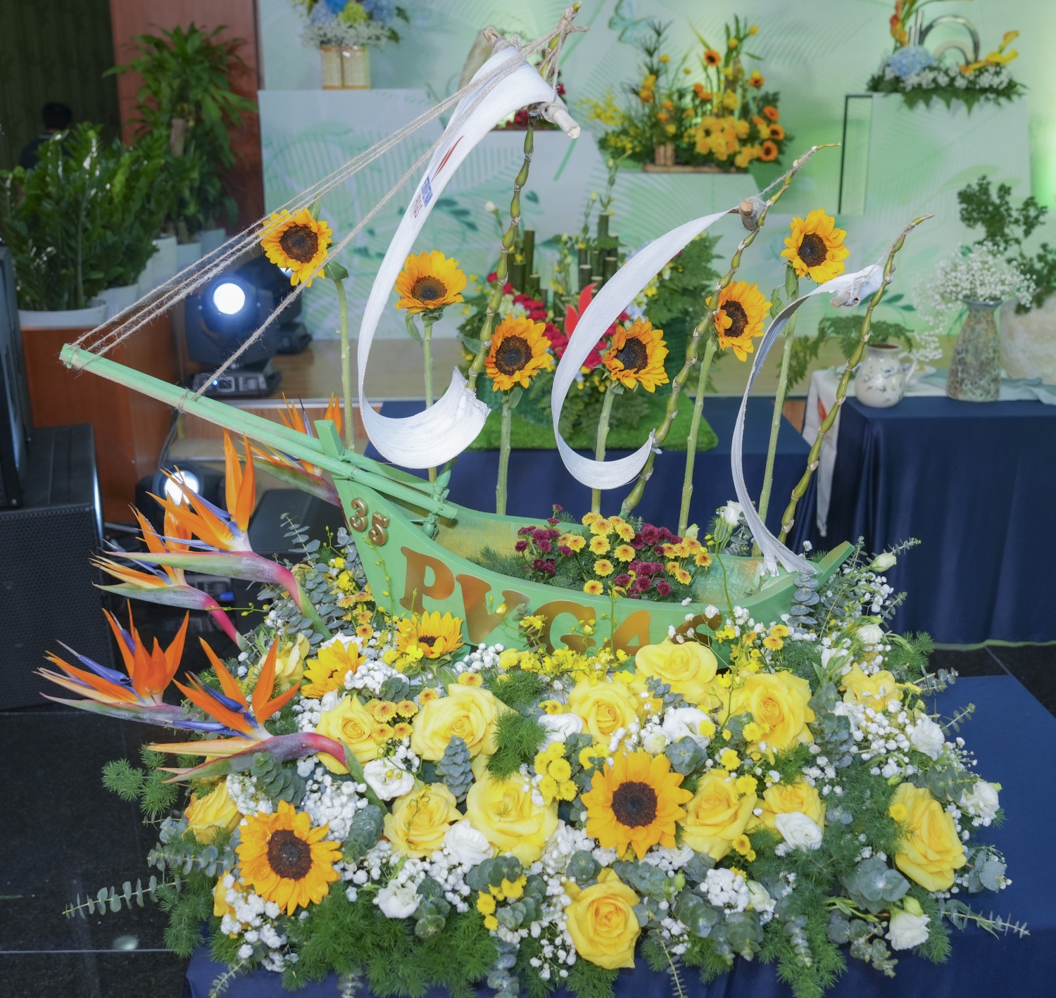 “Sắc hương PV GAS 2025” – Niềm hạnh phúc rực rỡ màu hoa