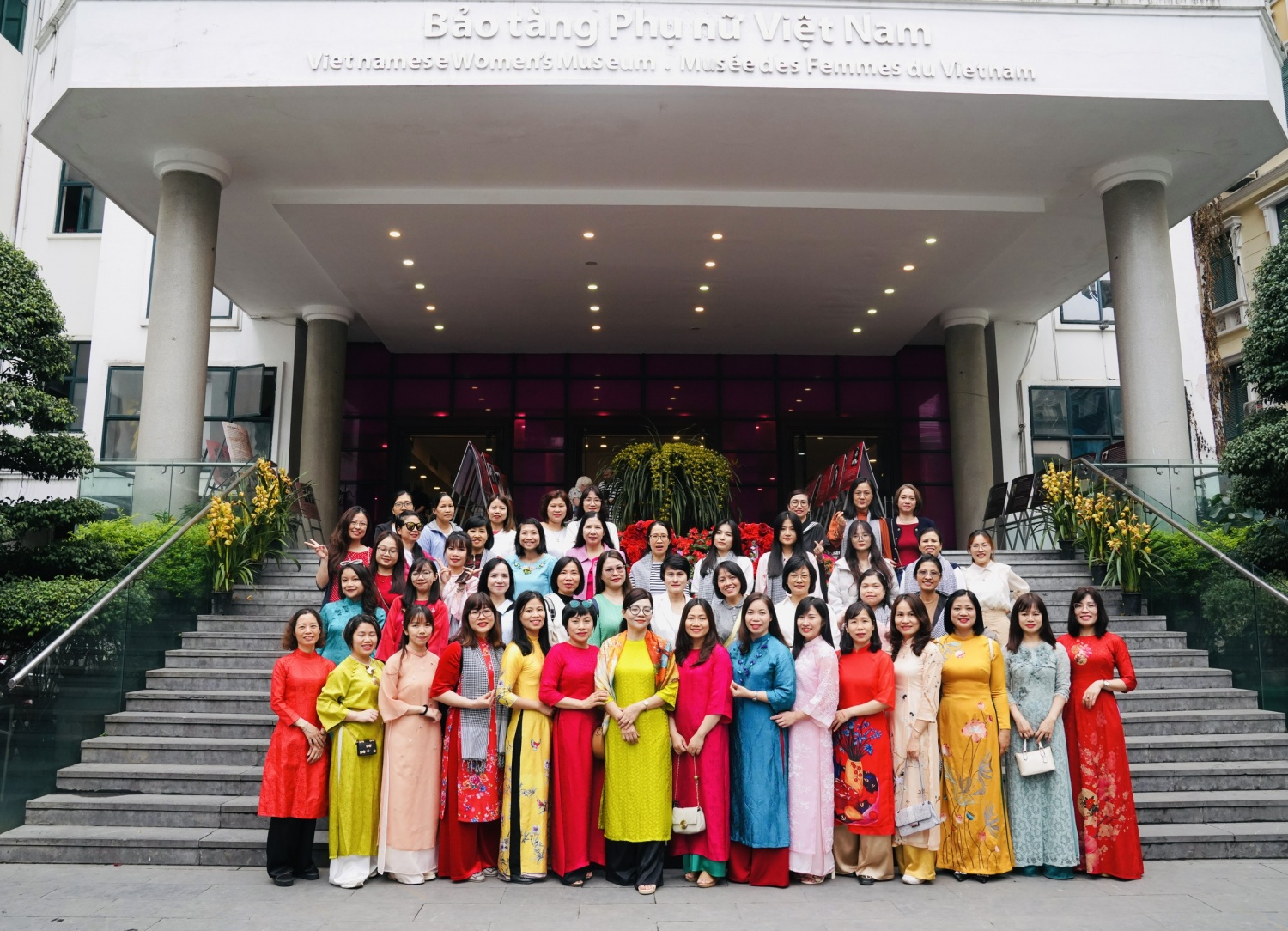 Đoàn tham quan Bảo tàng Phụ nữ Việt Nam Đoàn tham quan Bảo tàng Phụ nữ Việt Nam