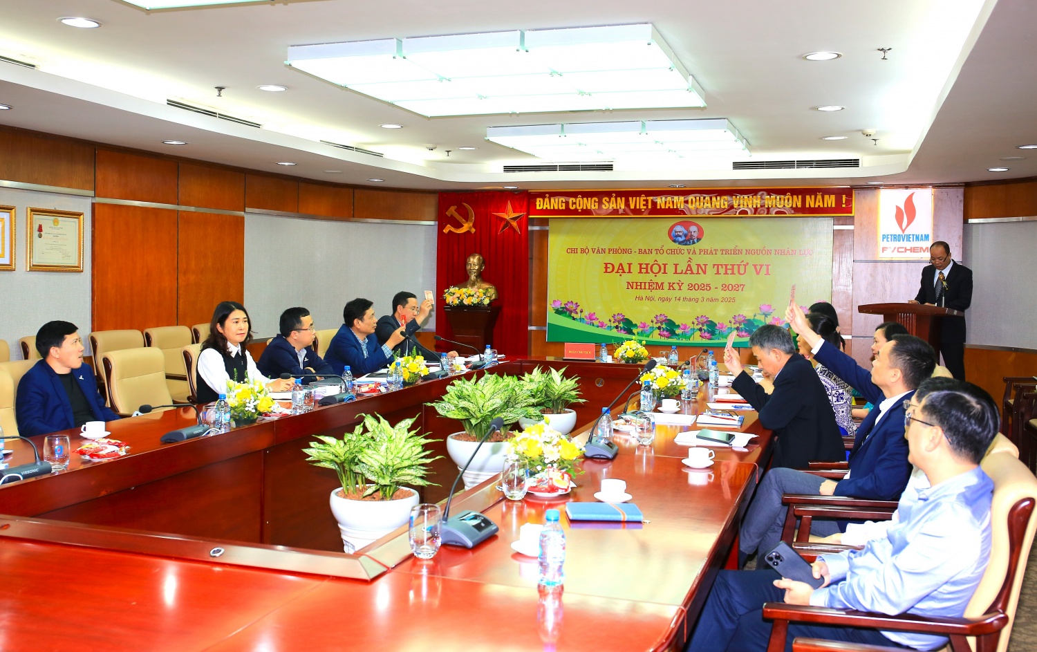 Chi bộ Văn phòng - Ban Tổ chức và Phát triển nguồn nhân lực PVChem tổ chức thành công Đại hội Chi bộ điểm nhiệm kỳ 2025-2027 Đại hội Chi bộ điểm của PVChem