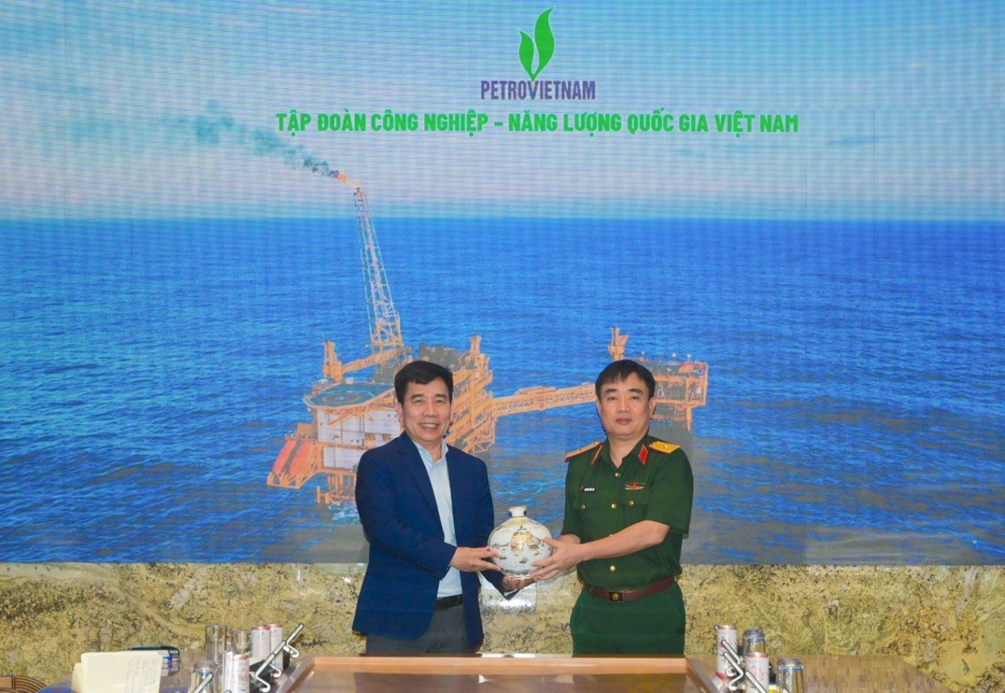 Tăng cường hợp tác phát triển nhiên liệu quốc phòng giữa Petrovietnam và Tổng Cục Hậu cần Kỹ thuật, Bộ Quốc Phòng”