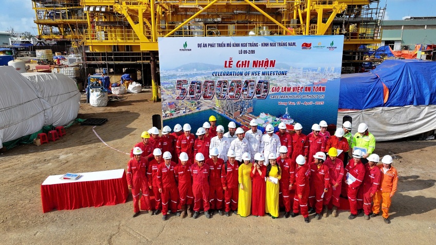 Vietsovpetro - Thắp sáng khát vọng biển khơi từ Dự án Kình Ngư Trắng - Kình Ngư Trắng Nam”