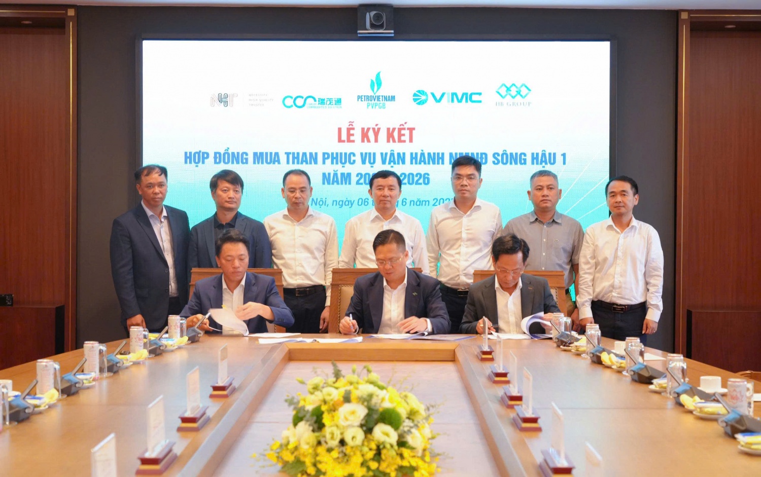 Ký kết hợp đồng cung cấp 2 triệu tấn than cho Nhà máy Nhiệt điện Sông Hậu 1”