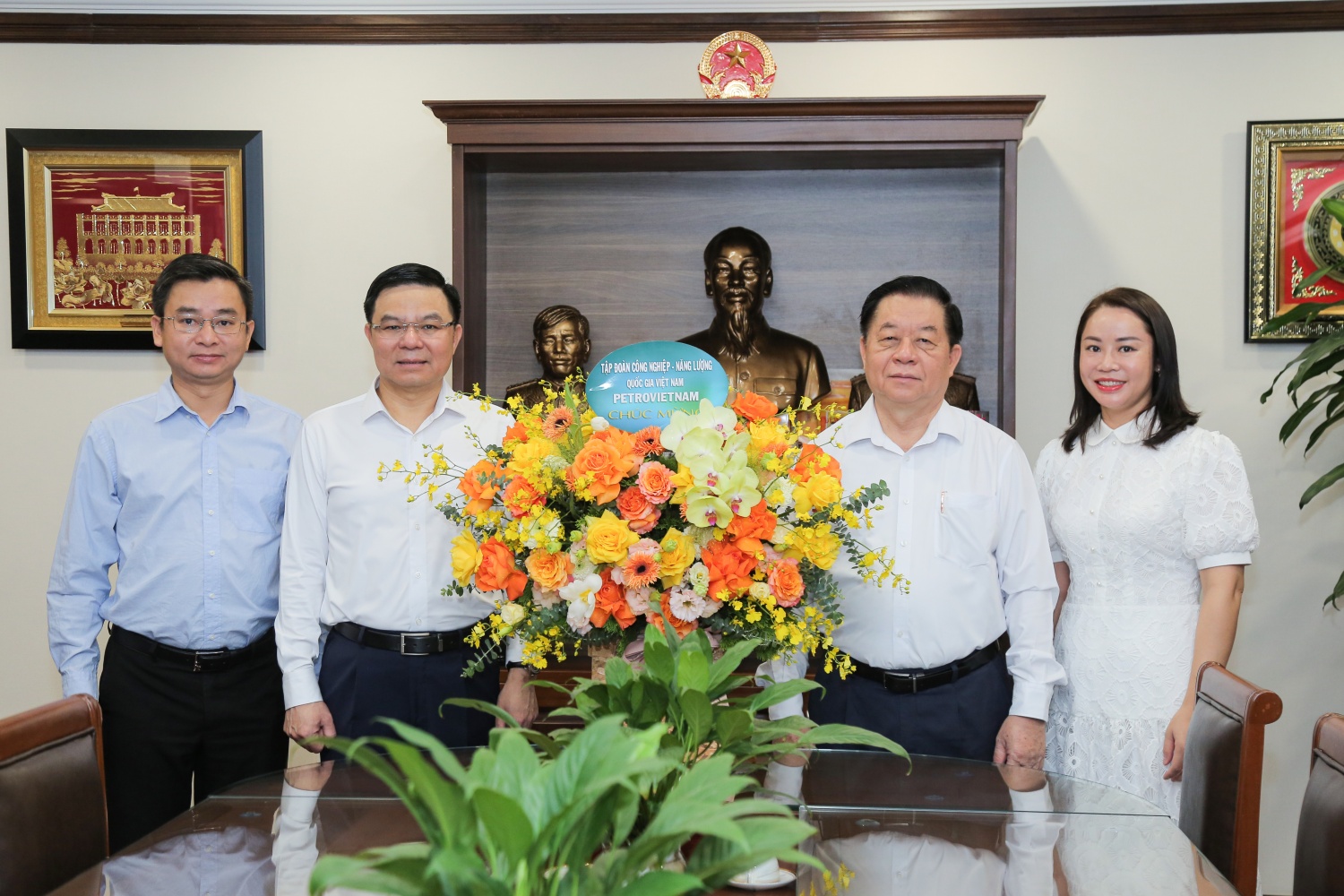 Lãnh đạo Petrovietnam chúc mừng Ban Tuyên giáo và Dân vận Trung ương”