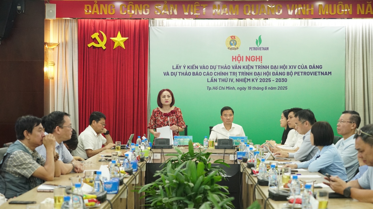 Công đoàn Petrovietnam tiếp tục lấy ý kiến xây dựng văn kiện Đại hội Đảng bộ Tập đoàn lần thứ IV”