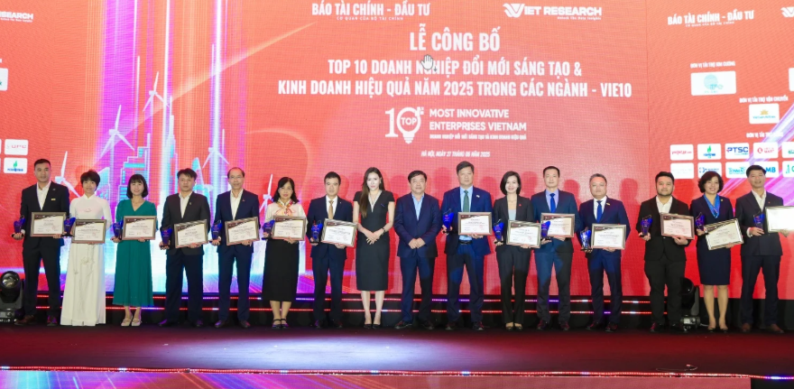 Petrovietnam and many member companies honored at the ESG Green Vietnam Awards 2025