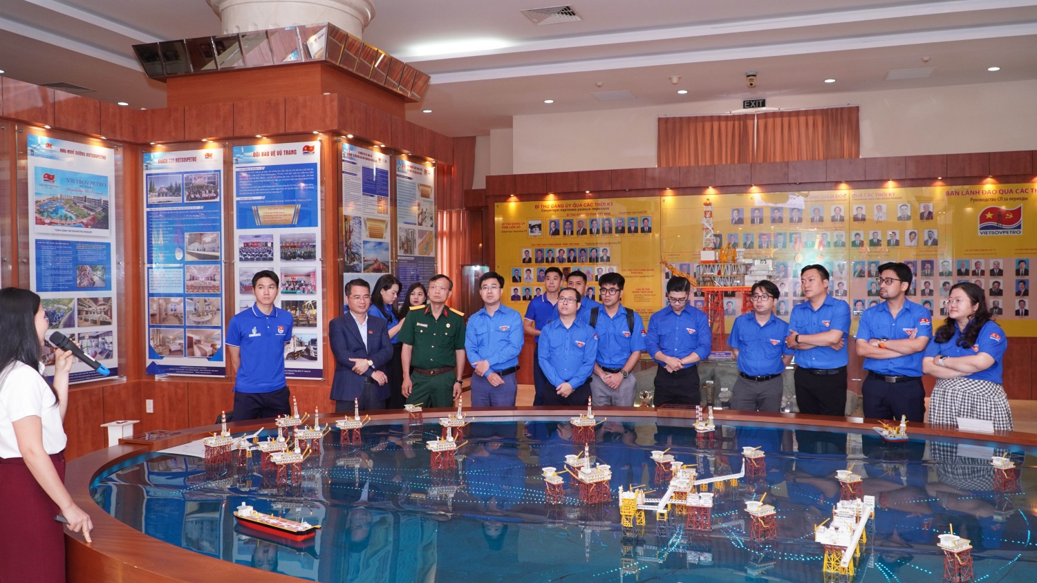 Đoàn Thanh niên Chính phủ tham quan, tìm hiểu hoạt động tại Vietsovpetro, PV GAS Vũng Tàu”