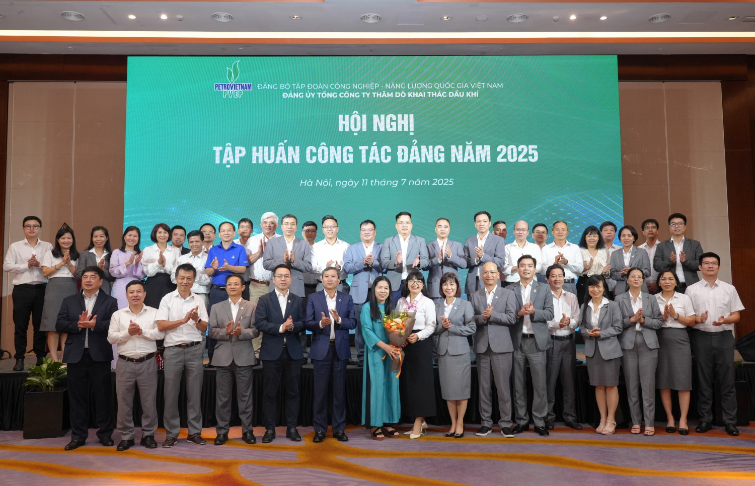 Nâng cao chất lượng đội ngũ cán bộ làm công tác xây dựng Đảng tại PVEP”