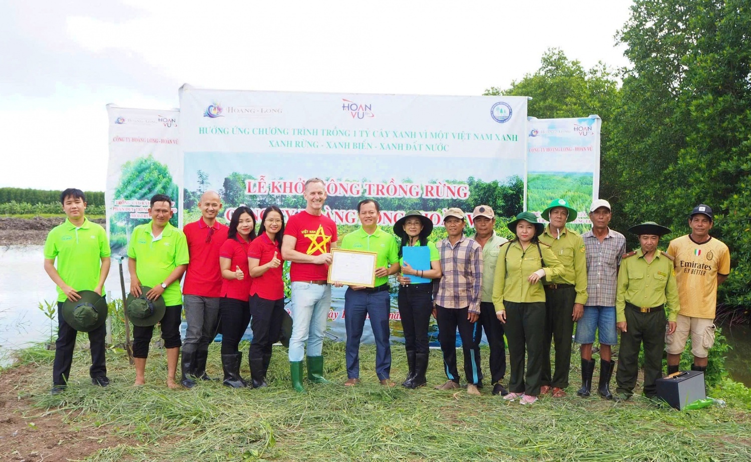 HL-HV JOCs tiếp tục triển khai hoạt động trồng cây và an sinh xã hội tại Cà Mau”