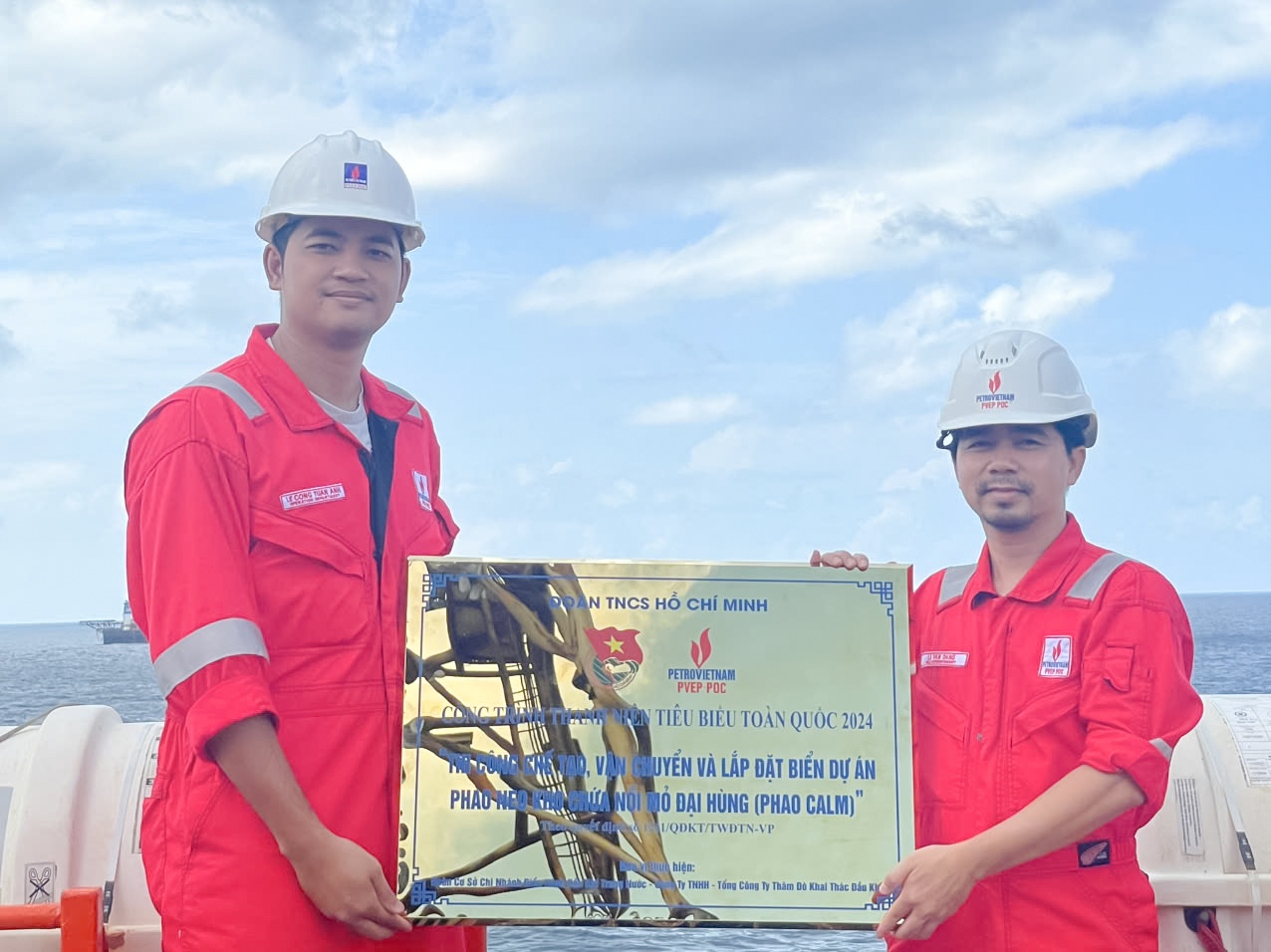 Gắn biển công trình thanh niên cấp Trung ương Đoàn cho công trình của Tuổi trẻ PVEP-POC”