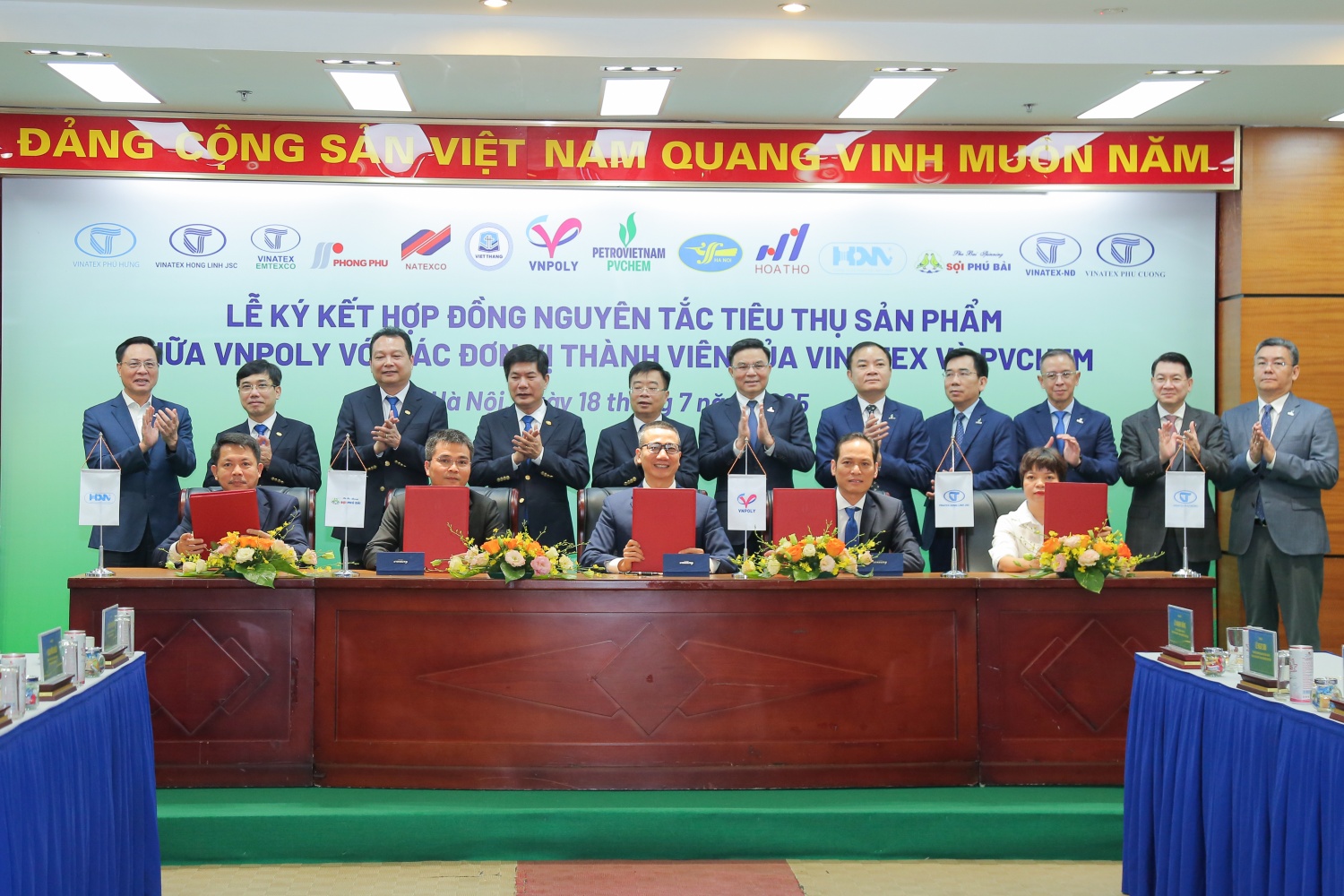 Petrovietnam - VINATEX tạo sự bền vững trong chuỗi cung ứng “hóa chất - xơ sợi - dệt may”