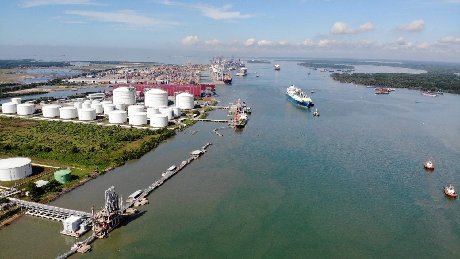 Petrovietnam tiên phong trong chuyển dịch năng lượng và tăng trưởng xanh bền vững”
