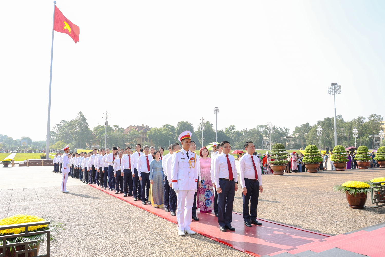 Đoàn đại biểu Đảng bộ Petrovietnam viếng Lăng Chủ tịch Hồ Chí Minh”