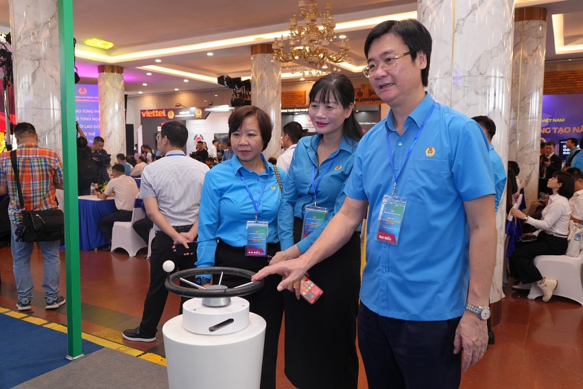 Gian trưng bày công trình của Petrovietnam thu hút đông đảo người tham quan