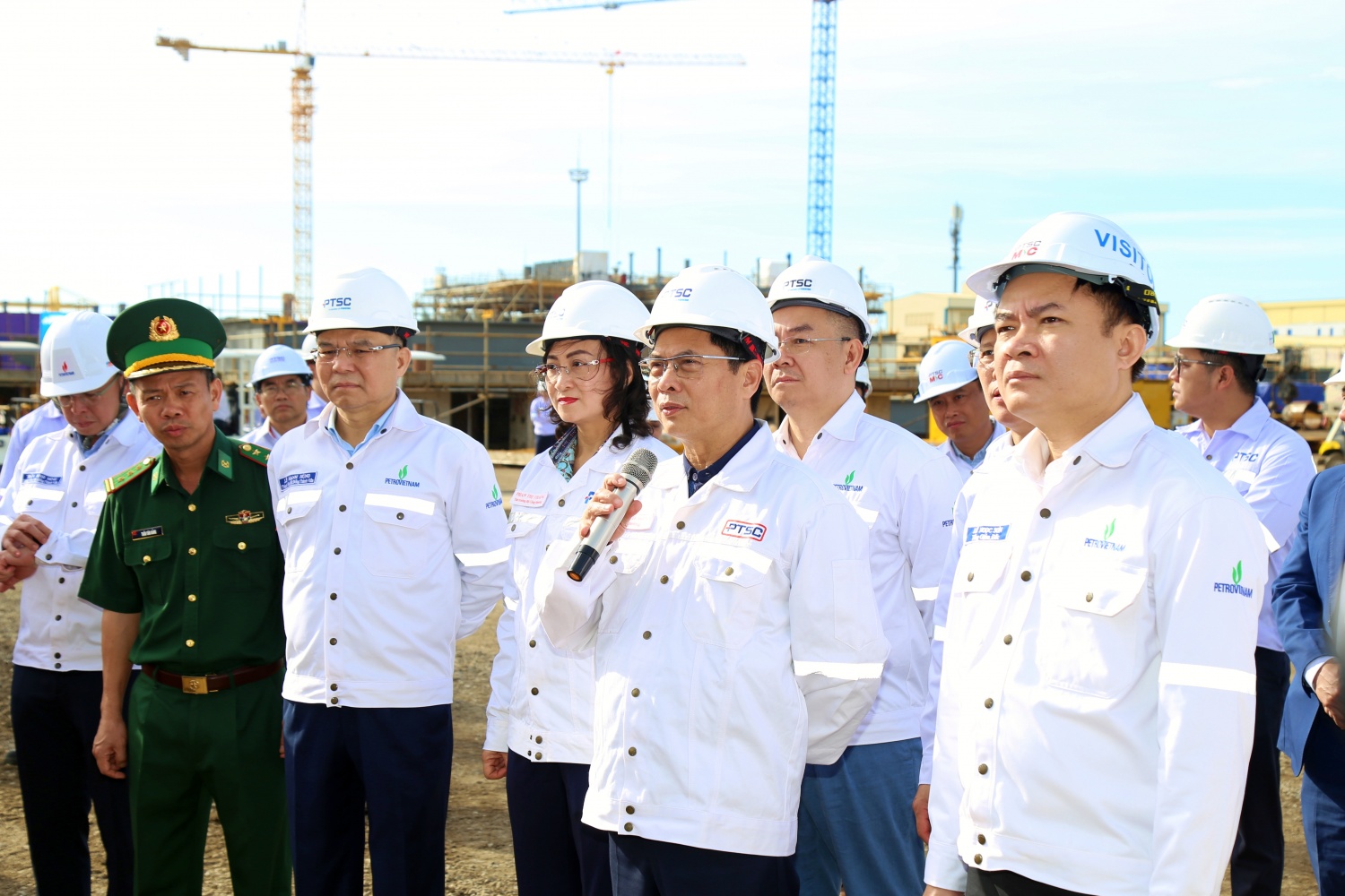[Chùm ảnh] Phó Thủ tướng Bùi Thanh Sơn thăm và động viên người lao động PTSC”