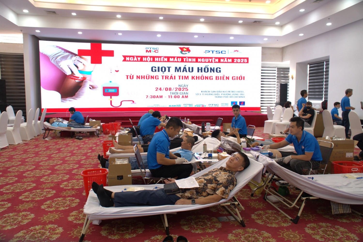 Ngày hội hiến máu tình nguyện tuổi trẻ PTSC M&C và các đơn vị: “Giọt máu hồng từ những trái tim không biên giới””