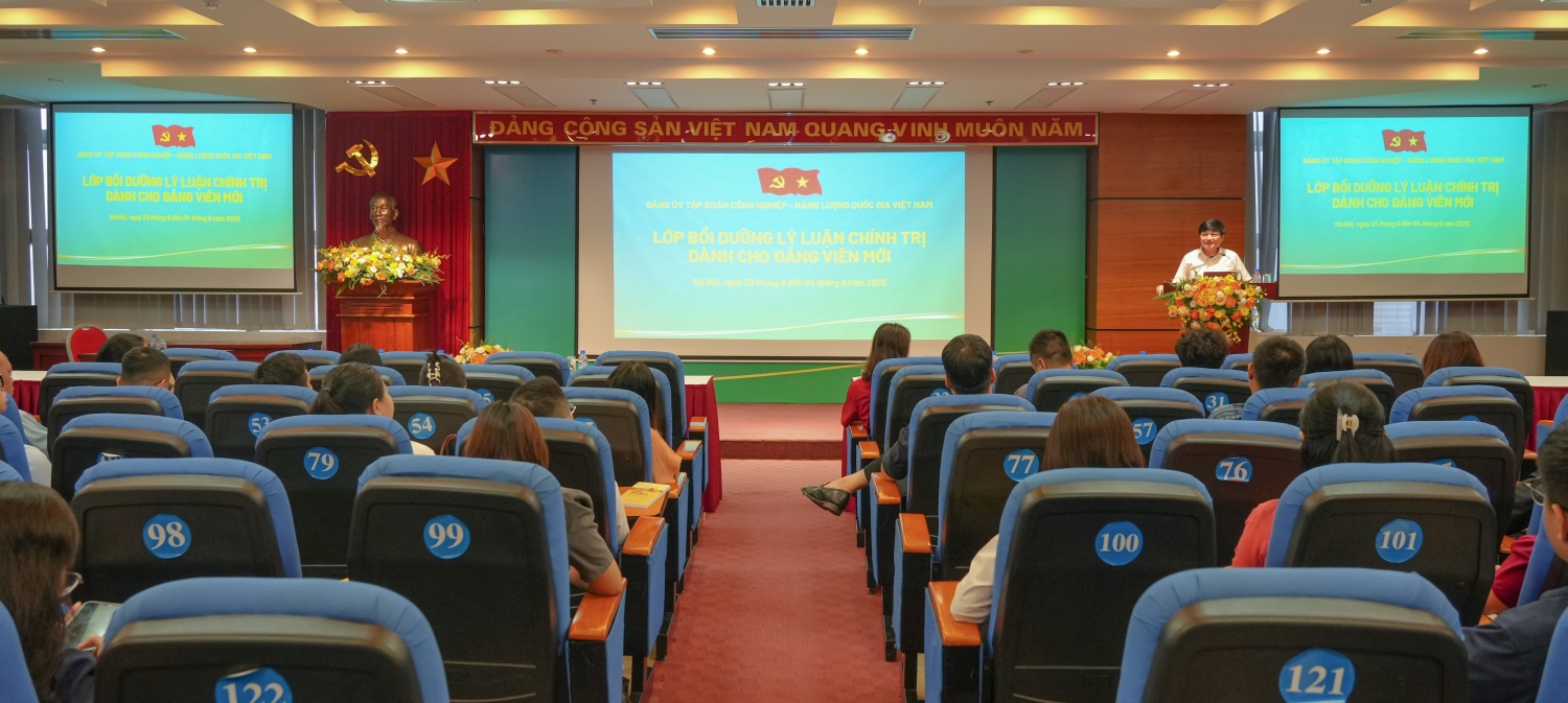 Petrovietnam khai giảng lớp bồi dưỡng lý luận chính trị cho đảng viên mới tại Hà Nội”