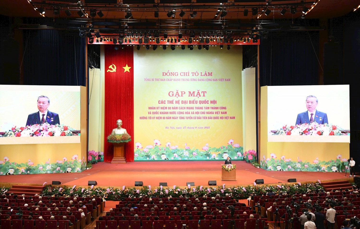 Tổng Bí thư Tô Lâm gặp mặt các thế hệ đại biểu Quốc hội”