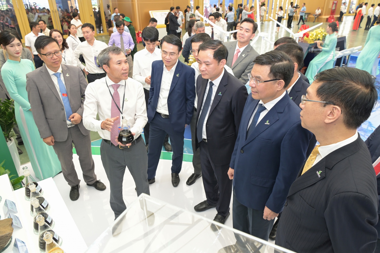 Chùm ảnh: Gian trưng bày ấn tượng của Petrovietnam tại Triển lãm thành tựu đất nước 2025