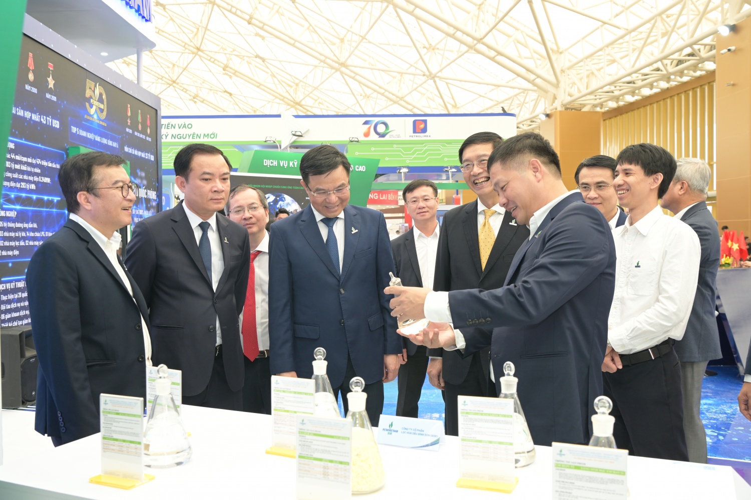 Chùm ảnh: Gian trưng bày ấn tượng của Petrovietnam tại Triển lãm thành tựu đất nước 2025