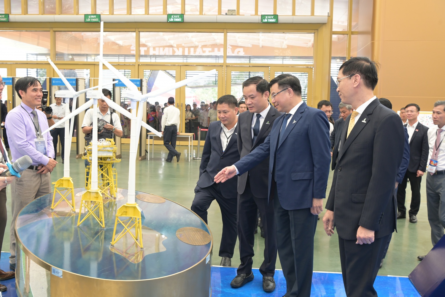 Chùm ảnh: Gian trưng bày ấn tượng của Petrovietnam tại Triển lãm thành tựu đất nước 2025