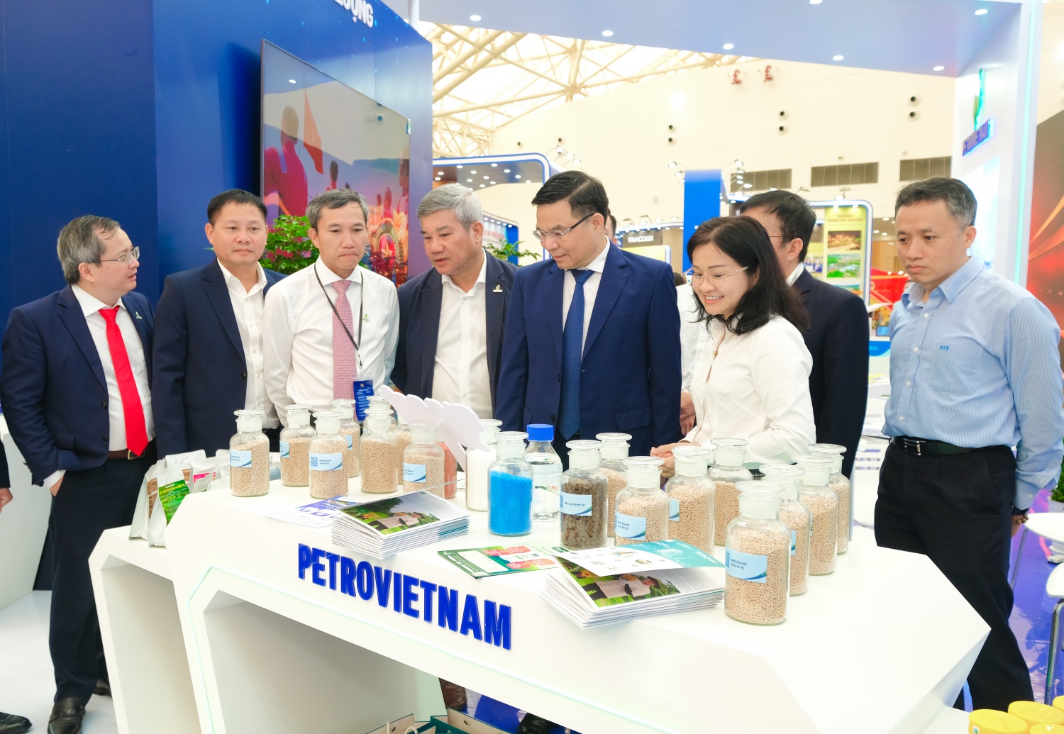 Chùm ảnh: Gian trưng bày ấn tượng của Petrovietnam tại Triển lãm thành tựu đất nước 2025