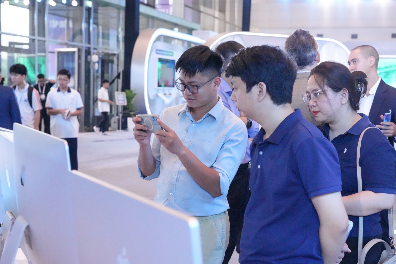 Người dân náo nức tham quan Triển lãm Khoa học, Công nghệ của Petrovietnam”