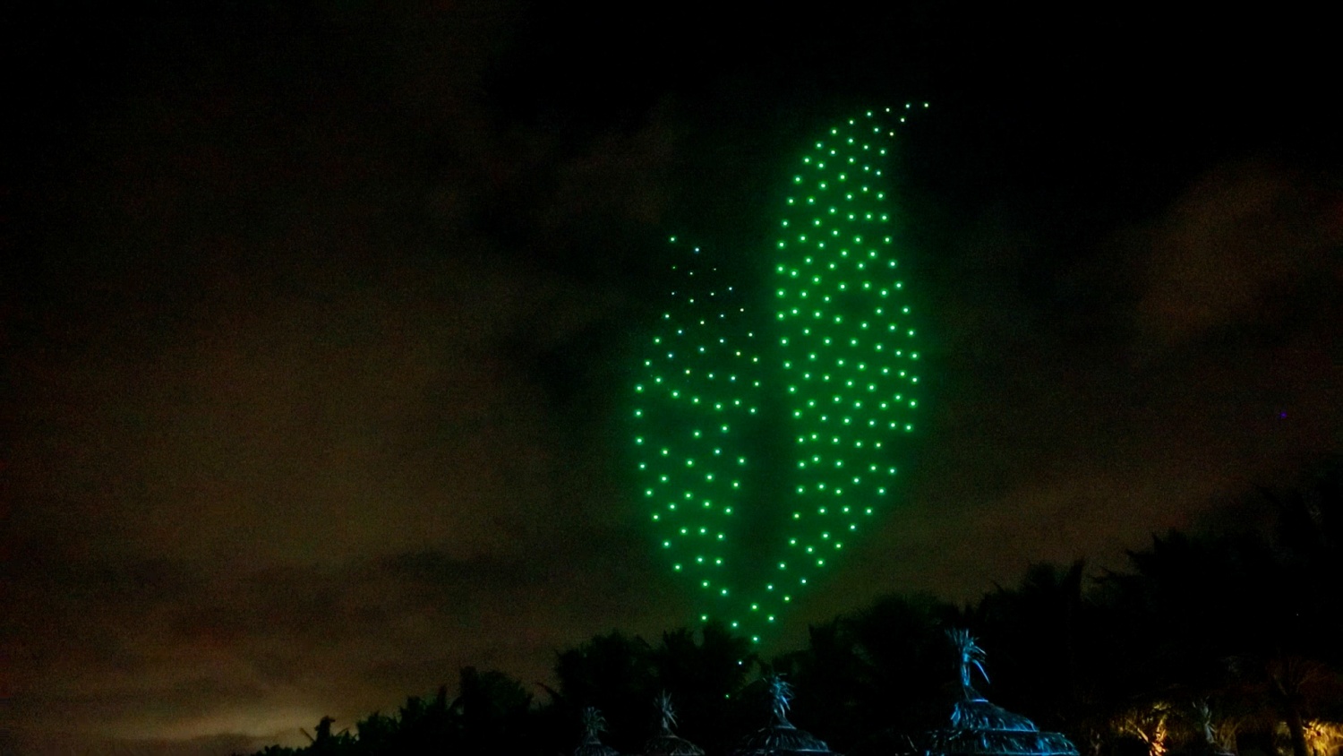 Chiêm ngưỡng màn Drone Show ngoạn mục “BSR kết nối quá khứ - hiện tại - tương lai””