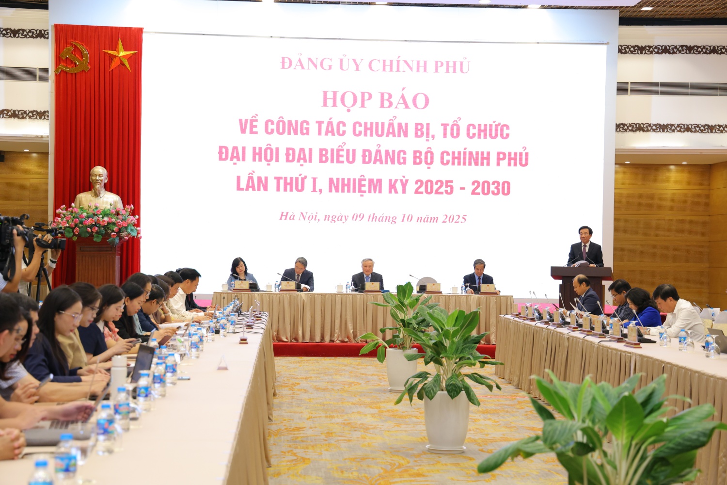Hướng tới xây dựng Chính phủ liêm chính, hành động, tự lực, tự cường, tự tin, kiến tạo phát triển”