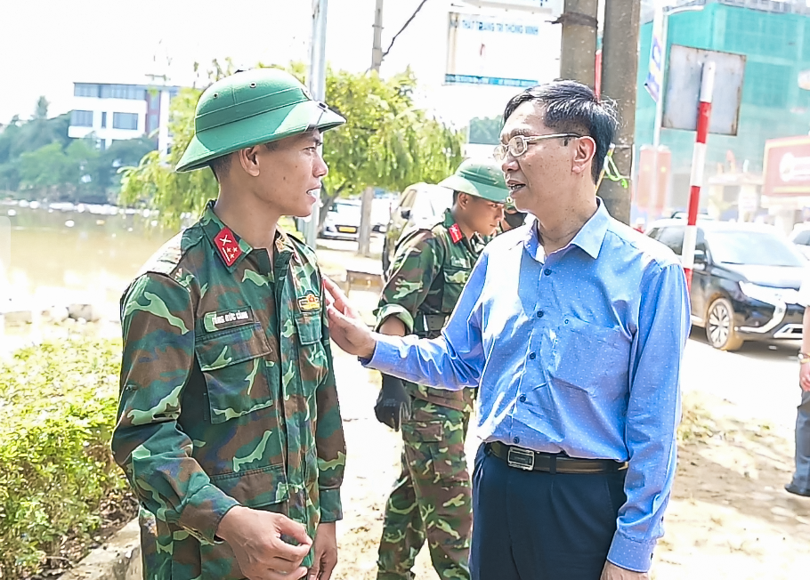 [Chùm ảnh] Petrovietnam hỗ trợ tỉnh Thái Nguyên khắc phục hậu quả của cơn bão số 11”