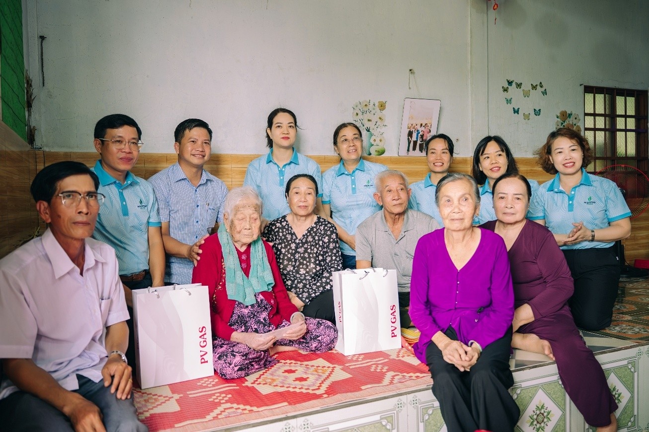 PV GAS tổ chức chương trình về nguồn kết hợp an sinh xã hội tại Cần Thơ – Cà Mau”