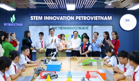 [VIDEO] Khánh thành 2 phòng thực hành STEM tại THCS Tây Mỗ và Tây Mỗ 3”