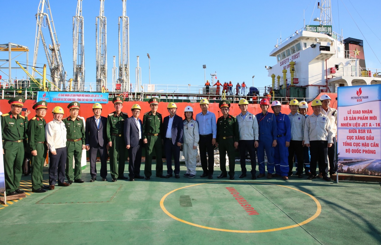 Bài 4: Ngọn lửa soi đường