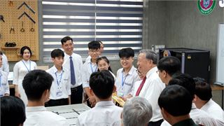“STEM Innovation Petrovietnam”: Từ trang sách đến thực hành sáng tạo