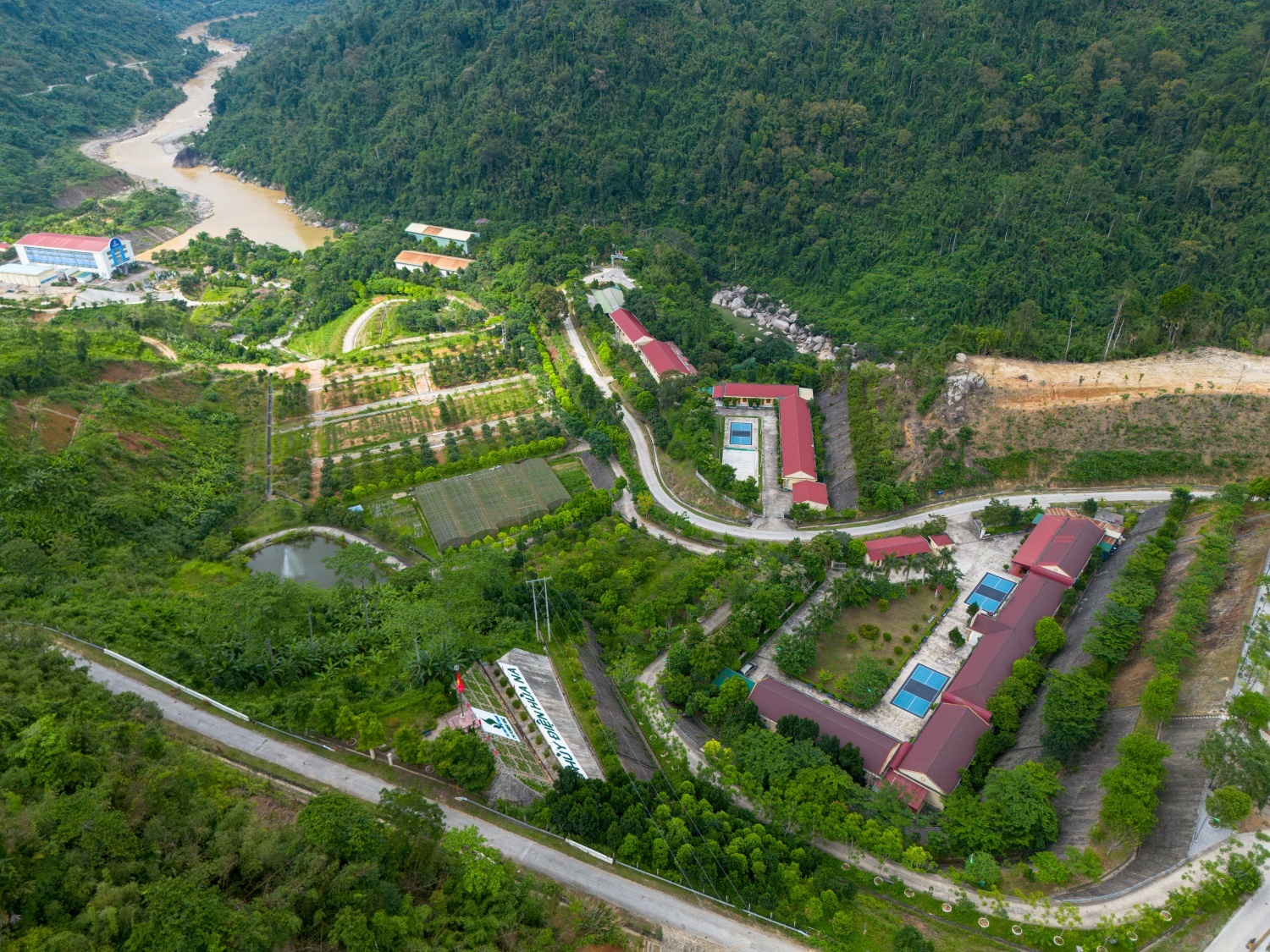 Thủy điện Hủa Na thắp sáng đại ngàn miền Tây xứ Nghệ”