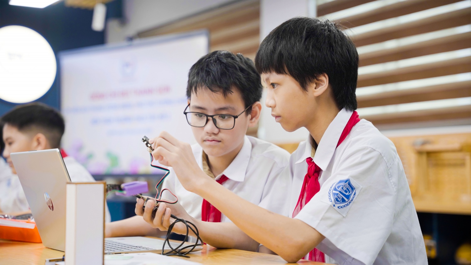 STEM Innovation Petrovietnam: Thắp sáng “nguồn năng lượng tri thức” cho tương lai đất nước”