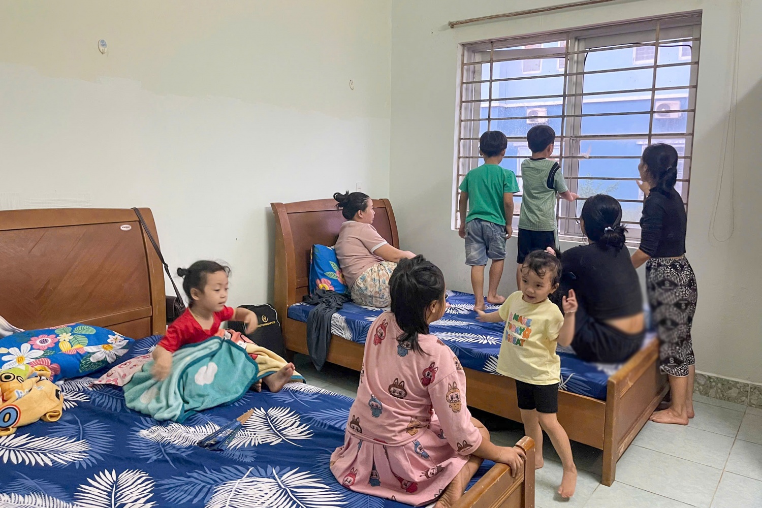 BSR và PVSM tổ chức hỗ trợ hàng trăm người dân tránh trú trước bão số 13”