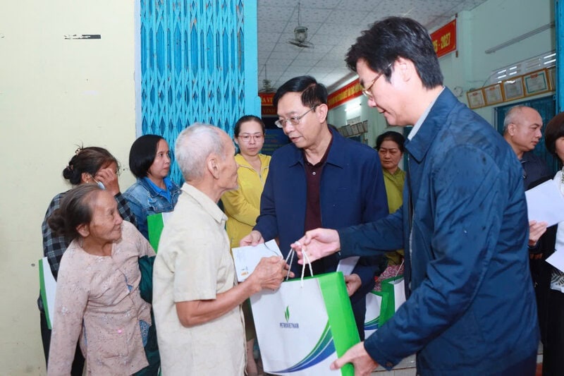 Tấm lòng nhân ái từ những người mang trên ngực áo “Ngọn lửa Petrovietnam””