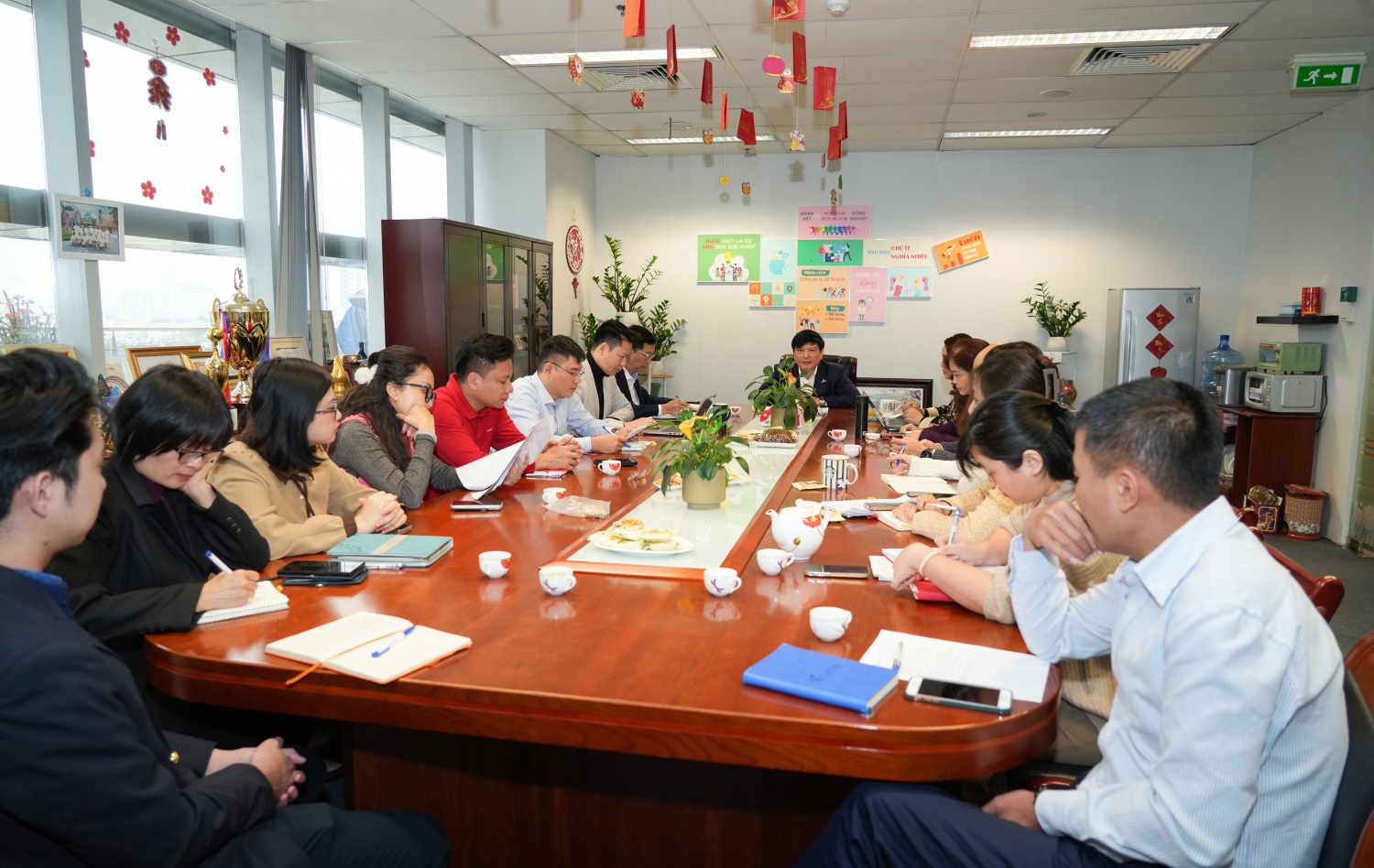 [Chùm ảnh] Đảng bộ Bộ máy QL&ĐH Petrovietnam tổ chức sinh hoạt chi bộ tháng 2: “Tiến lên! Toàn thắng ắt về ta!”